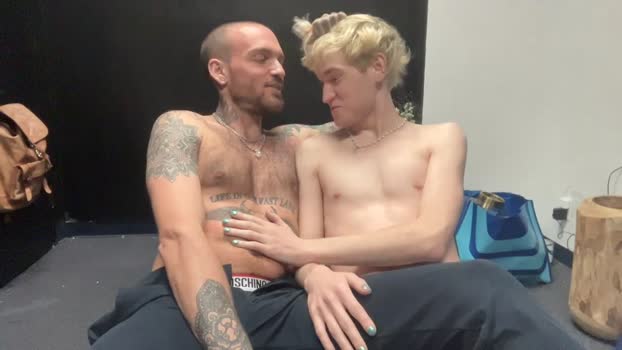 Mikeeeyyy Cam4 19-04-2024 Males
