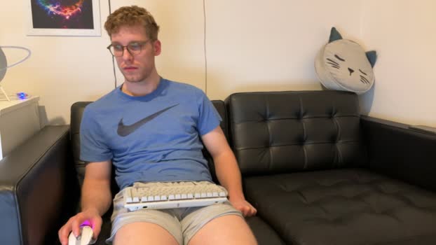 BlueEyedTallGuy Cam Webcam SHOW @ Cam4 25-12-2024