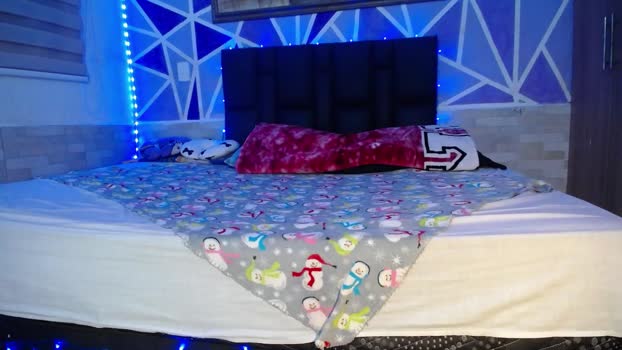 multicolor_2024 fingers Webcam SHOW @ Cam4 22-01-2025