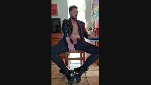 keliberoi kissing Webcam SHOW @ Cam4 18-02-2025