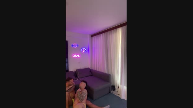 LatinCanarios amateur Webcam SHOW @ Cam4 22-03-2025