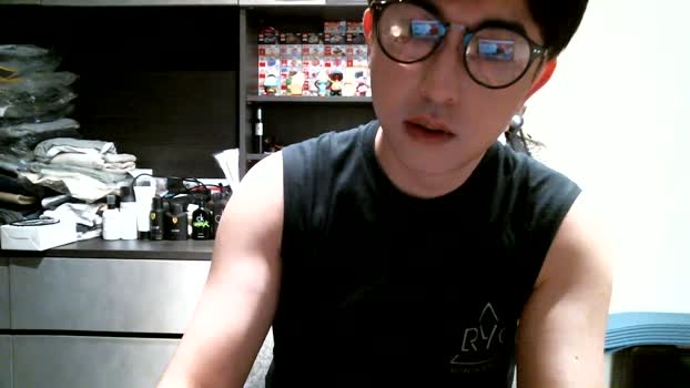 chriswu69820 strip Webcam SHOW @ Cam4 01-05-2025