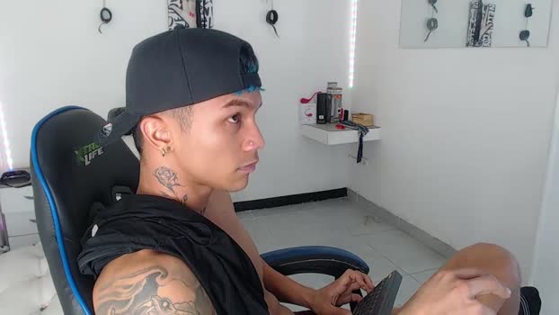 Leonard_Price strip Webcam SHOW @ Cam4 20-05-2025