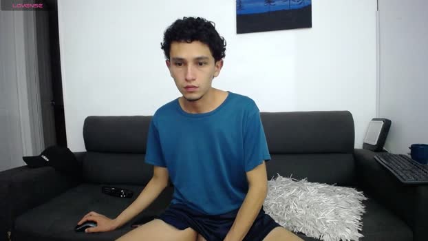 fallgays kissing Webcam SHOW @ Cam4 04-06-2025