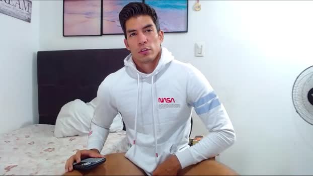 gaston_pezzuti strip Webcam SHOW @ Cam4 27-06-2025