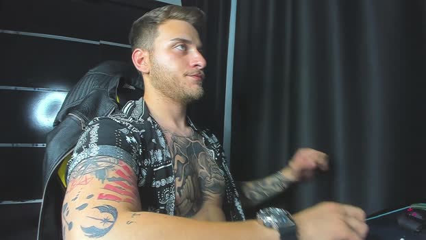 ntattoo Show Webcam SHOW @ Cam4 30-06-2025