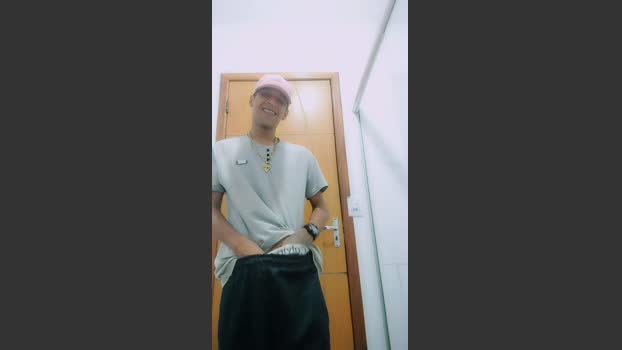 Imcguiaguiar spank Webcam SHOW @ Cam4 04-08-2025