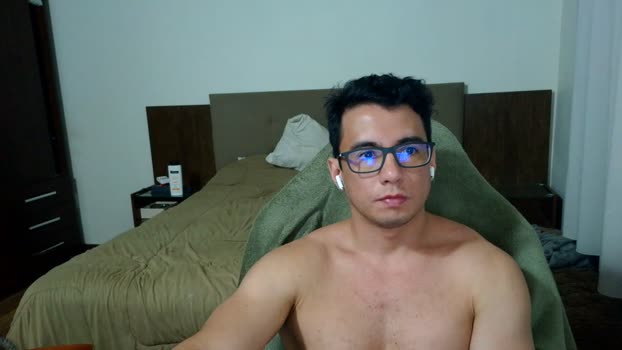 carloskom legs Webcam SHOW @ Cam4 05-08-2025