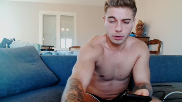 Elka_fit28 Topless Webcam SHOW @ Cam4 01-10-2025