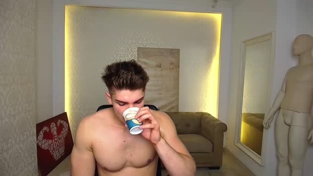 MaxKaidenn suckcock Webcam SHOW @ Cam4 13-10-2025