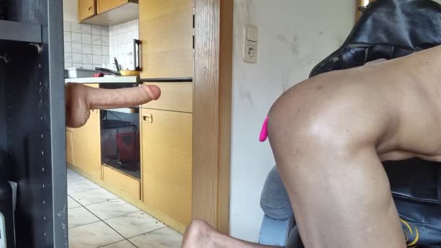 hotboy7005 play Webcam SHOW @ Cam4 14-10-2025