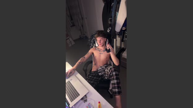 Plewus99 fingers Webcam SHOW @ Cam4 02-12-2025