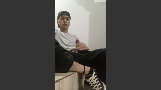 Gui0180 suckshow Webcam SHOW @ Cam4 04-12-2025