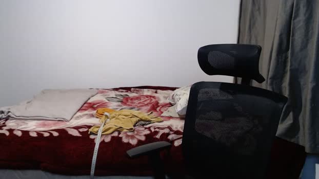 ghusantos30 naked Webcam SHOW @ Cam4 08-12-2025