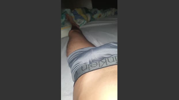 Novinhugostosu spanking Webcam SHOW @ Cam4 12-12-2025