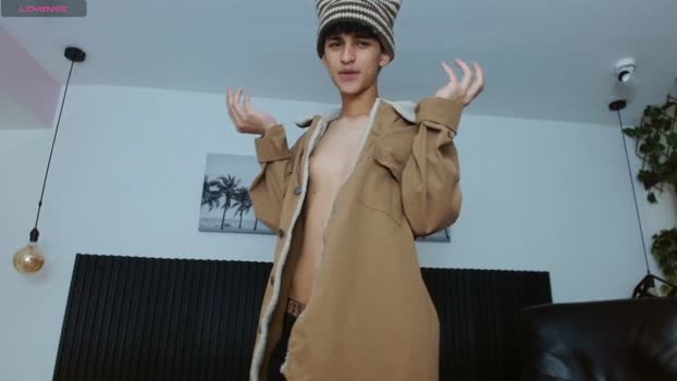 Michaelkoiv kissing Webcam SHOW @ Cam4 23-12-2025