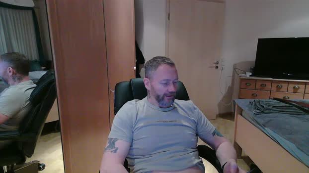 Mannfredfick Ass Webcam SHOW @ Cam4 04-01-2026