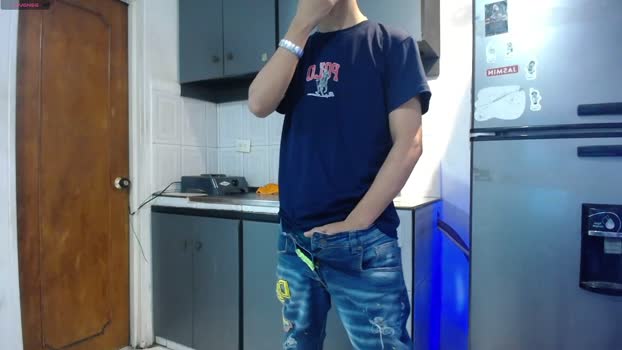 hardsexlove08 kissing Webcam SHOW @ Cam4 05-01-2026