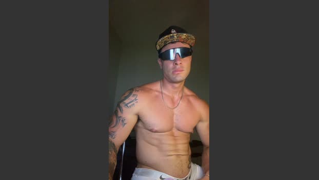 lindinho20cm3 love Webcam SHOW @ Cam4 05-01-2026