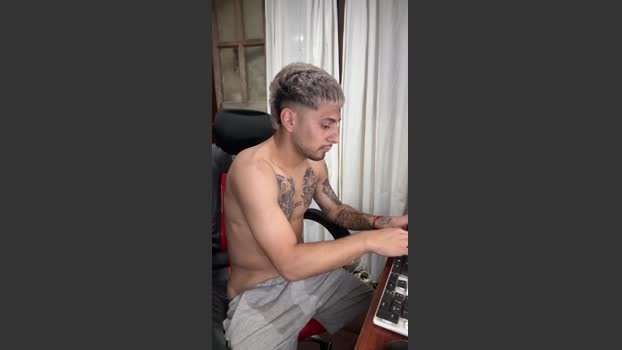 demoniioojoaqu3 bigdick Webcam SHOW @ Cam4 15-01-2026