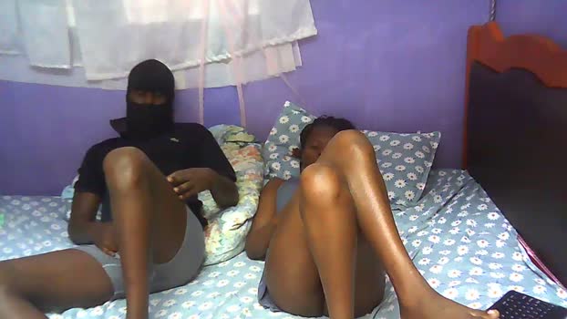 Spicyitcouple legs Webcam SHOW @ Cam4 25-01-2026