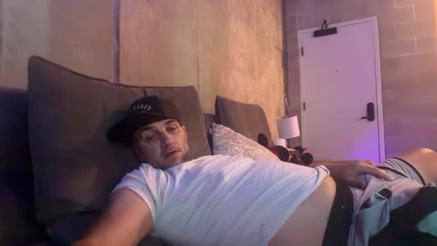 Straightguyshy bigtoys Webcam SHOW @ Cam4 31-01-2026