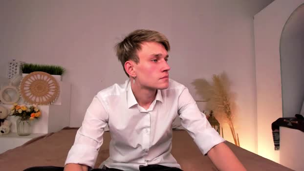 Volan_Starts sexybody Webcam SHOW @ Cam4 02-02-2026