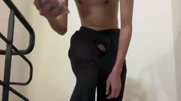 fengwei4 fuckhard Webcam SHOW @ Cam4 10-02-2026