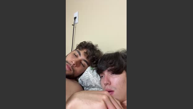 novinhos37 bicurious Webcam SHOW @ Cam4 19-02-2026