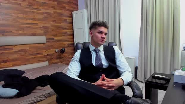 MaxKaidenn spanking Webcam SHOW @ Cam4 14-03-2026