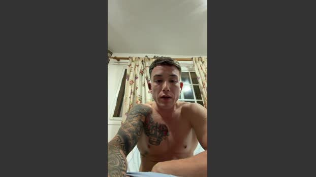 Cristiangonzaa fingering Webcam SHOW @ Cam4 05-04-2026