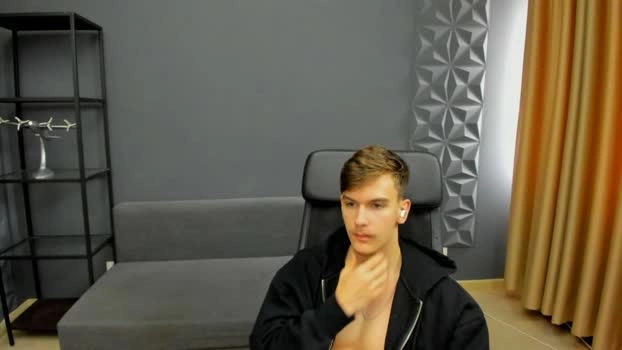 BradyFlint 21-04-2026 Male Cap fuckme Topless lick striptease