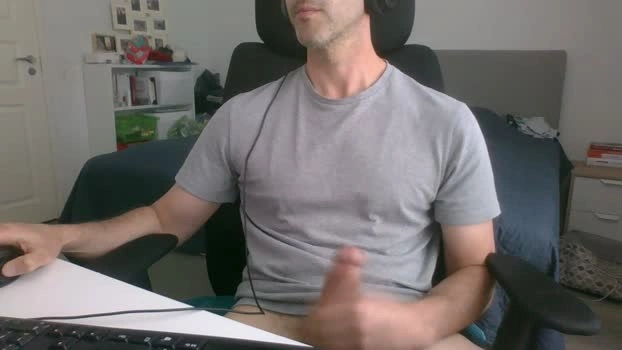 leo00870087 22-04-2026 Male Cap suckcock bigdick fingering cute