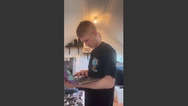 HornyPornyGuy 23-04-2026 Male Cap prettyface sweet legs fuckher