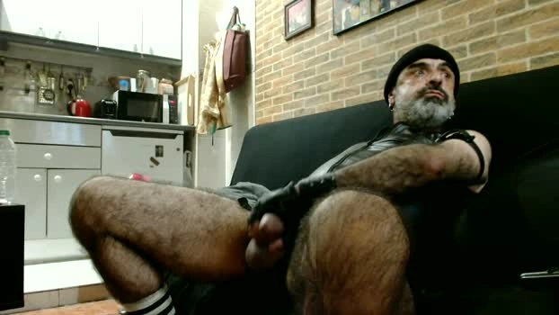 LavapiesPig 25-04-2026 Male Cap spanking big natural wank
