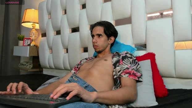 Alessandro_abru 30-04-2026 Male Cap sexy suckcock horny bigcock