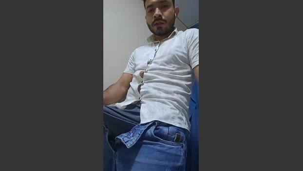 Luisfer98 01-05-2026 Male Cap kissing sweet bicurious legs