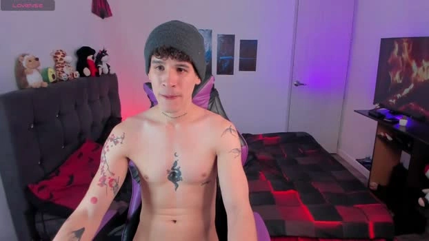 venezuelanguys 04-05-2026 Male Cap kiss Topless bigass jackoff