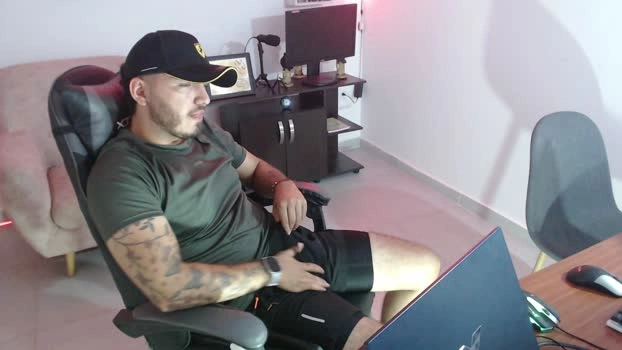 Thiago_420_ 26-05-2026 Male Cap strip bigcock show sexy
