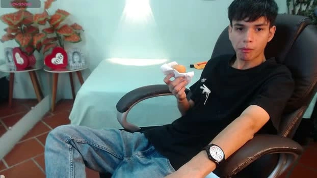 maxim_rod 21-06-2026 Male Cap toy jerking natural Webcam
