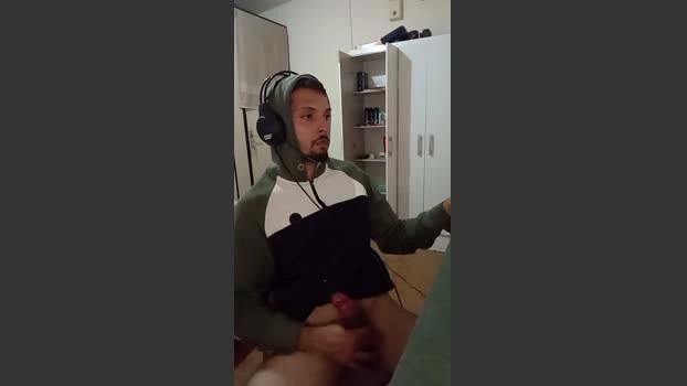 napolitano231 05-07-2026 Male Cap Pretty horny play show