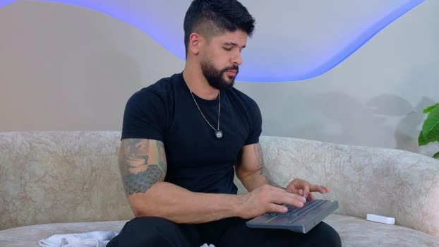 Petesevanss 18-07-2026 Male Cap strip kiss wank handsome